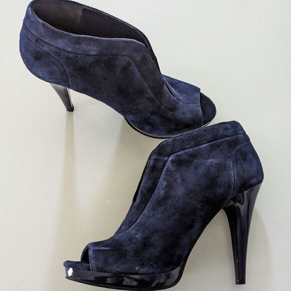 Nine West Booties Open Toe Suede Ankle Boots Slips Deep V Cut Blue 7 4" Heels - Picture 1 of 7
